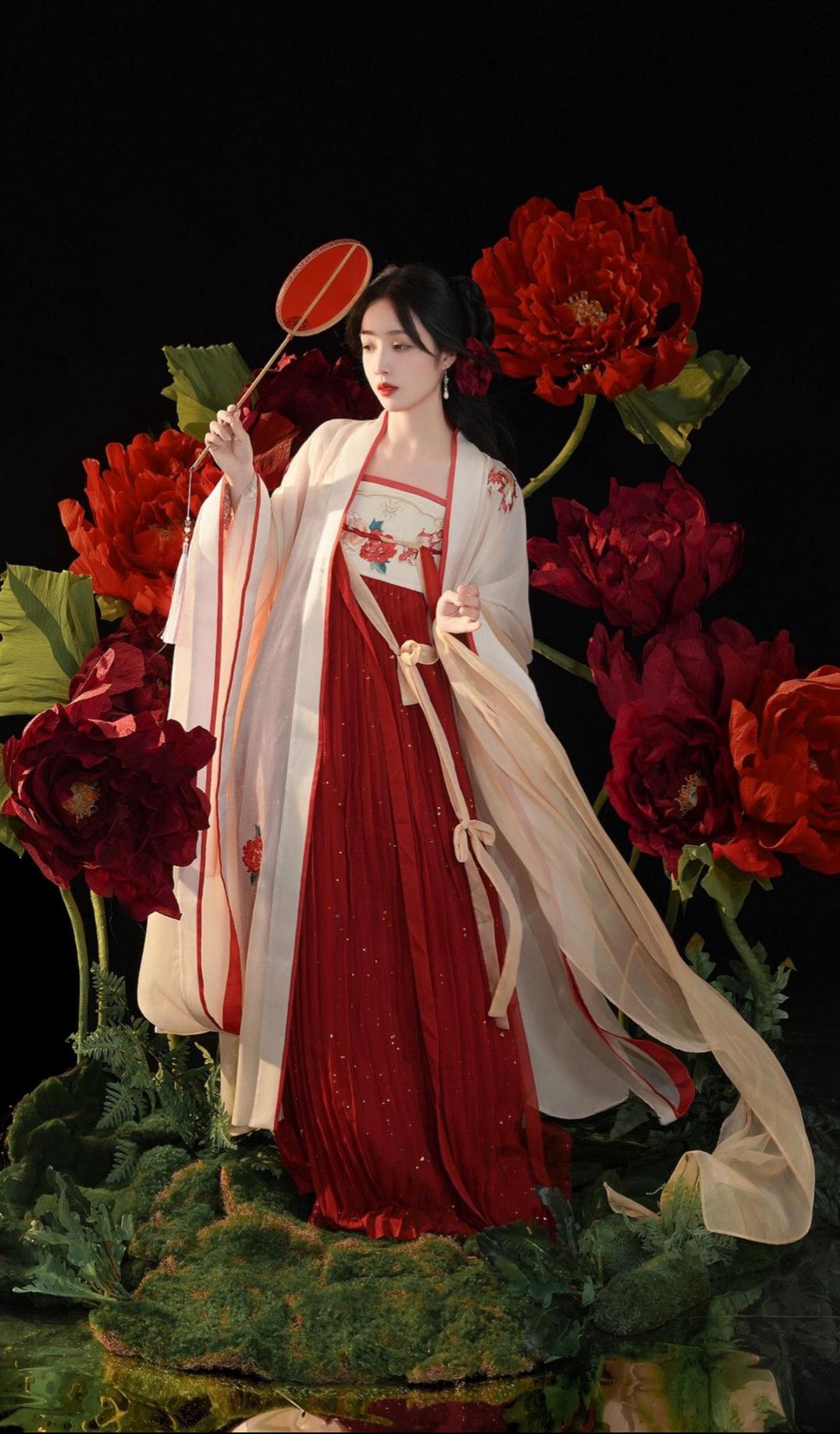 Elegant Girl in Traditional Chinese Hanfu Fashion:Embroidered Shoes of Hanfu National Style Elegant Girl in Traditional Chinese Hanfu Fashion:Embroidered Shoes of Hanfu National Style