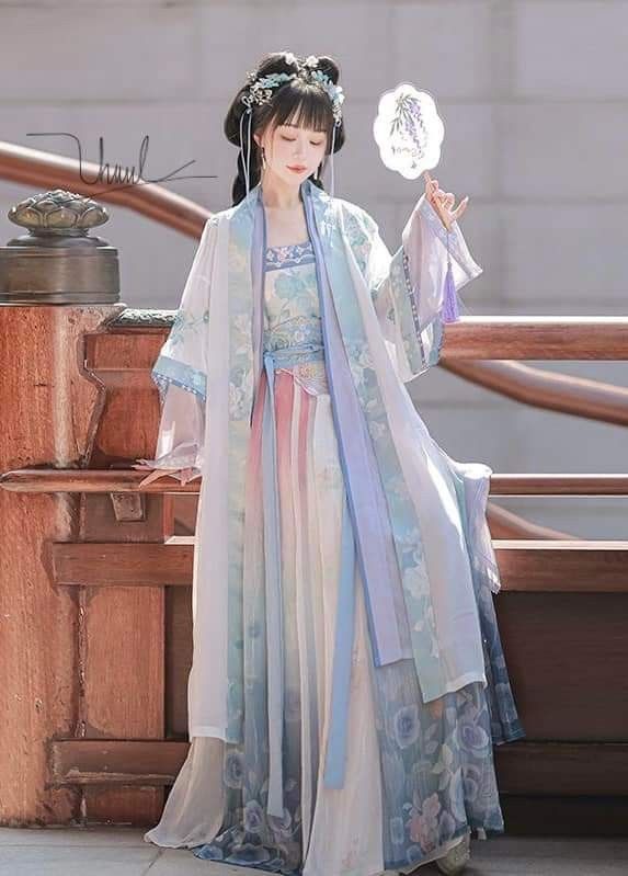 Baby Girls Horse-Face Skirt Ensemble:A Fashionable and Traditional Choice Baby Girls Horse-Face Skirt Ensemble:A Fashionable and Traditional Choice