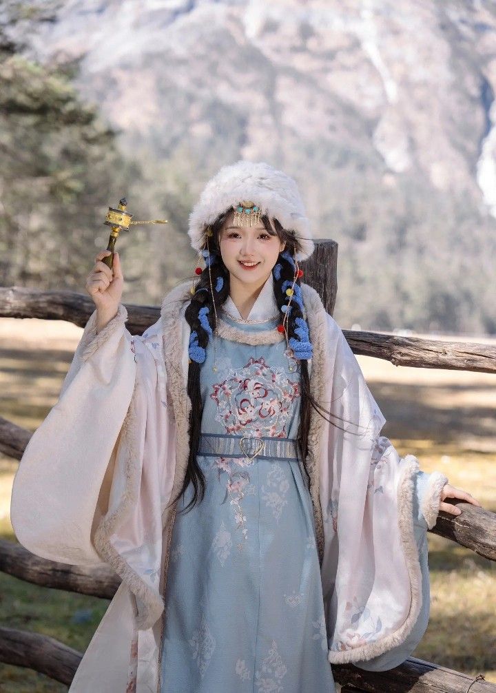 Vintage Elegance of the Republic Era:The Revival of Cheongsam for Modern Noble Women Vintage Elegance of the Republic Era:The Revival of Cheongsam for Modern Noble Women