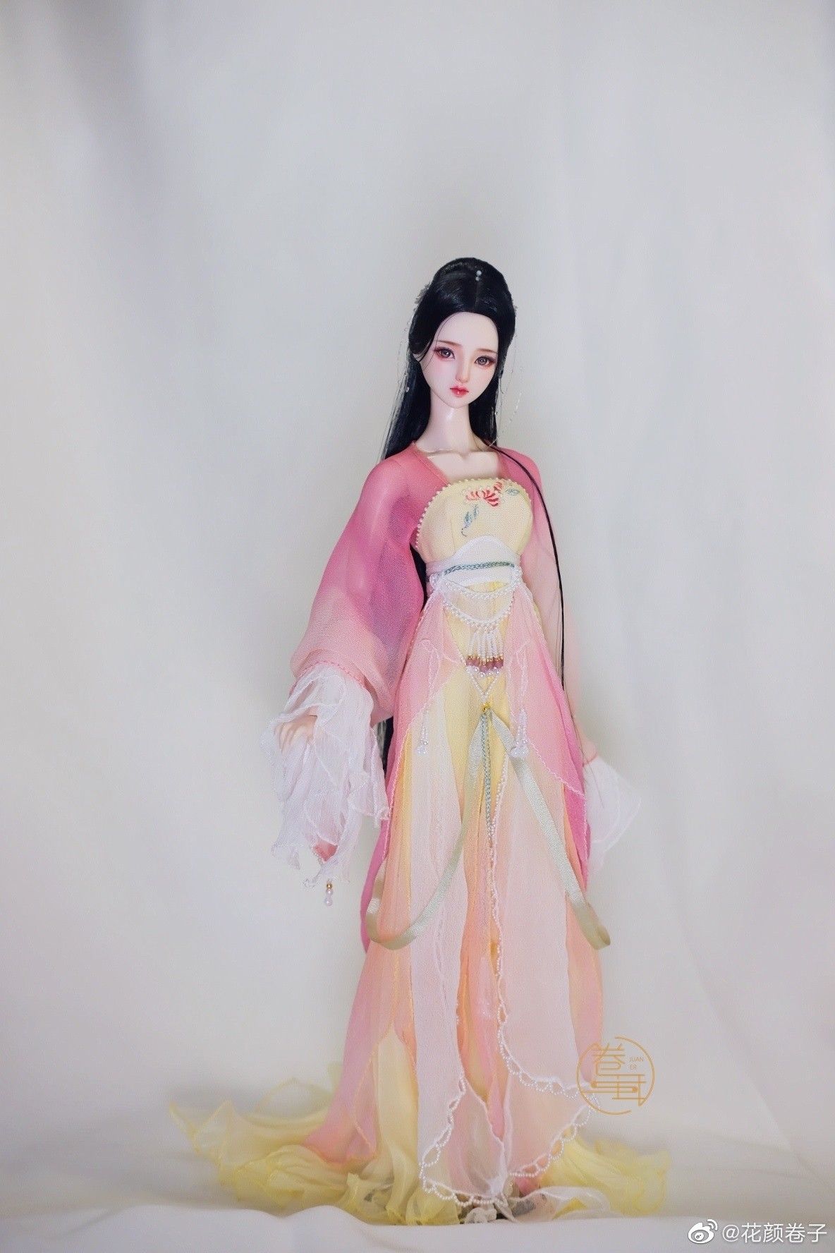 The Little Girl in a Cheongsam:A Journey into the World of a 2-Year-Olds First Cheongsam Experience The Little Girl in a Cheongsam:A Journey into the World of a 2-Year-Olds First Cheongsam Experience