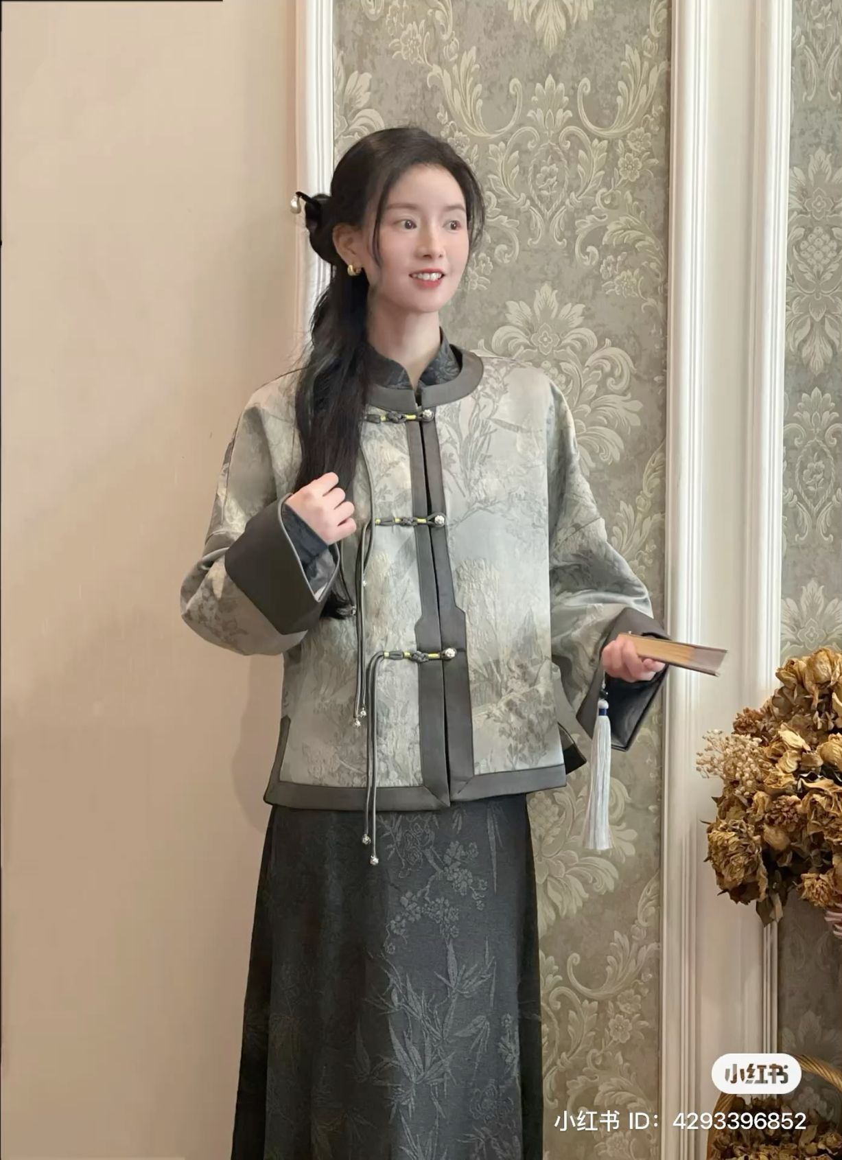 Princess in Chinese Traditional Style:The Splendor of Hanfu Fashion Princess in Chinese Traditional Style:The Splendor of Hanfu Fashion