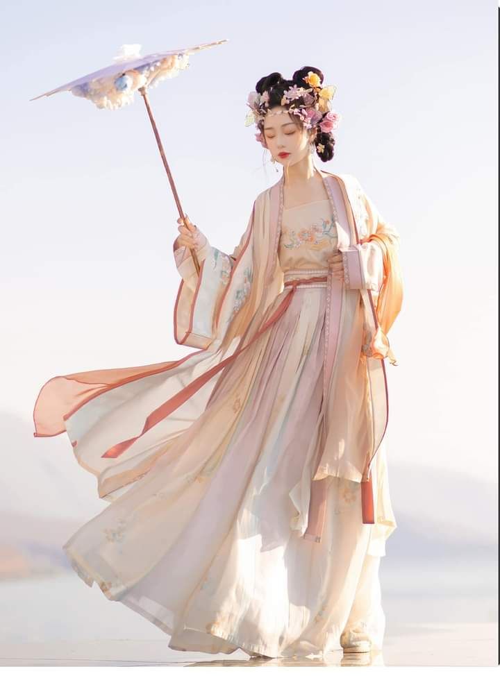 Long Cheongsam Qipao:A Blend of Traditional Elegance and Loose Comfort Long Cheongsam Qipao:A Blend of Traditional Elegance and Loose Comfort