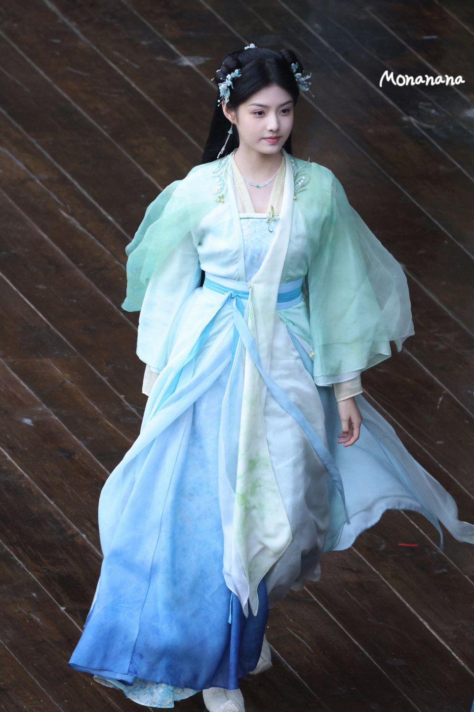The Rise of Fake Hair and Hanfu in Tang Style:Exploring the Cultural Phenomenon of Modern假发汉服唐风潮流 The Rise of Fake Hair and Hanfu in Tang Style:Exploring the Cultural Phenomenon of Modern假发汉服唐风潮流