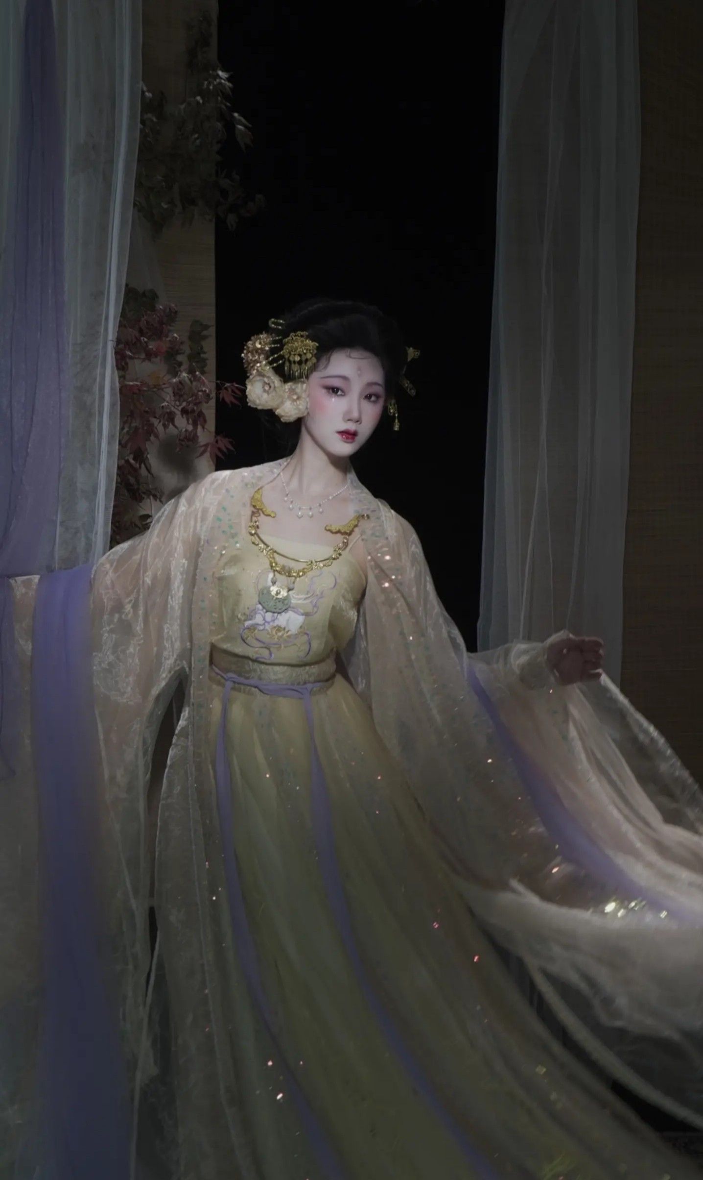 Tall and Elegant in a Stylish Cheongsam with a Slimming Silhouette Tall and Elegant in a Stylish Cheongsam with a Slimming Silhouette