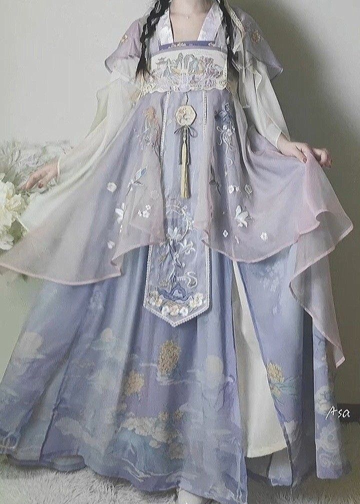 Yu Meirens Traditional Chinese Clothing:The Splendor of Hanfu Yu Meirens Traditional Chinese Clothing:The Splendor of Hanfu