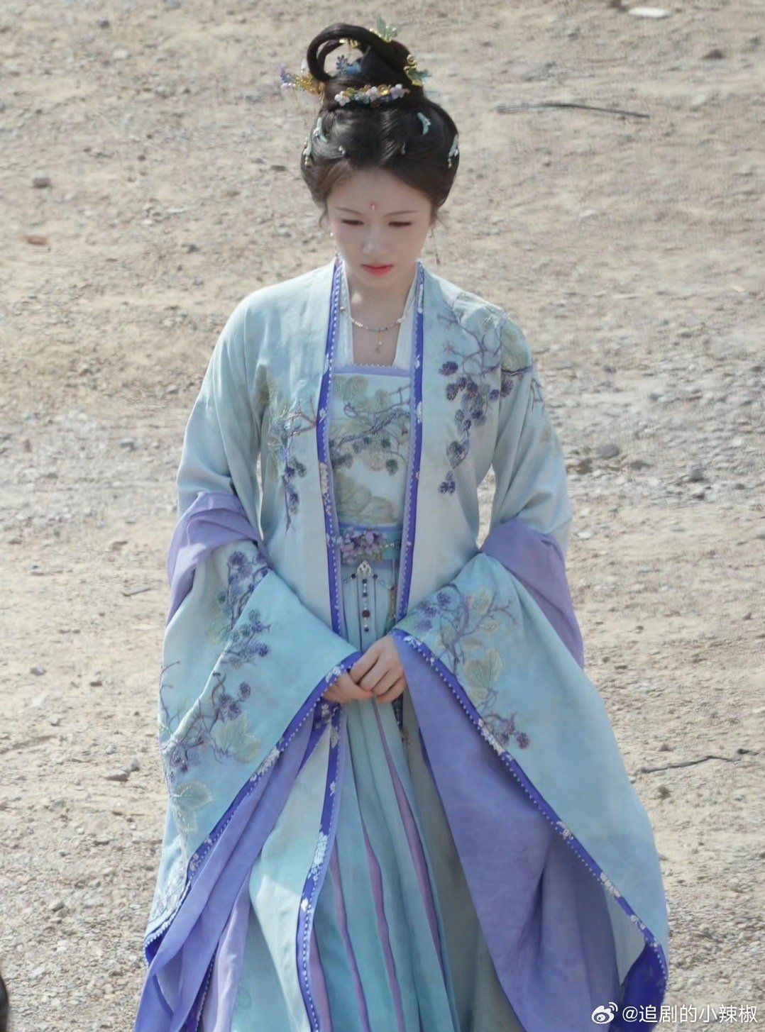 Chinese Princess Gowns:The Rise of Hanfu Girls Fashionable Qunzi Chinese Princess Gowns:The Rise of Hanfu Girls Fashionable Qunzi