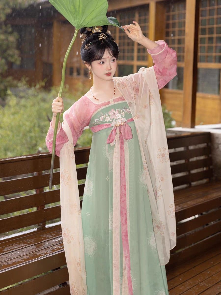 The Splendor of Red Hanfu in Ming Style:A Journey into Traditional Chinese Elegance The Splendor of Red Hanfu in Ming Style:A Journey into Traditional Chinese Elegance