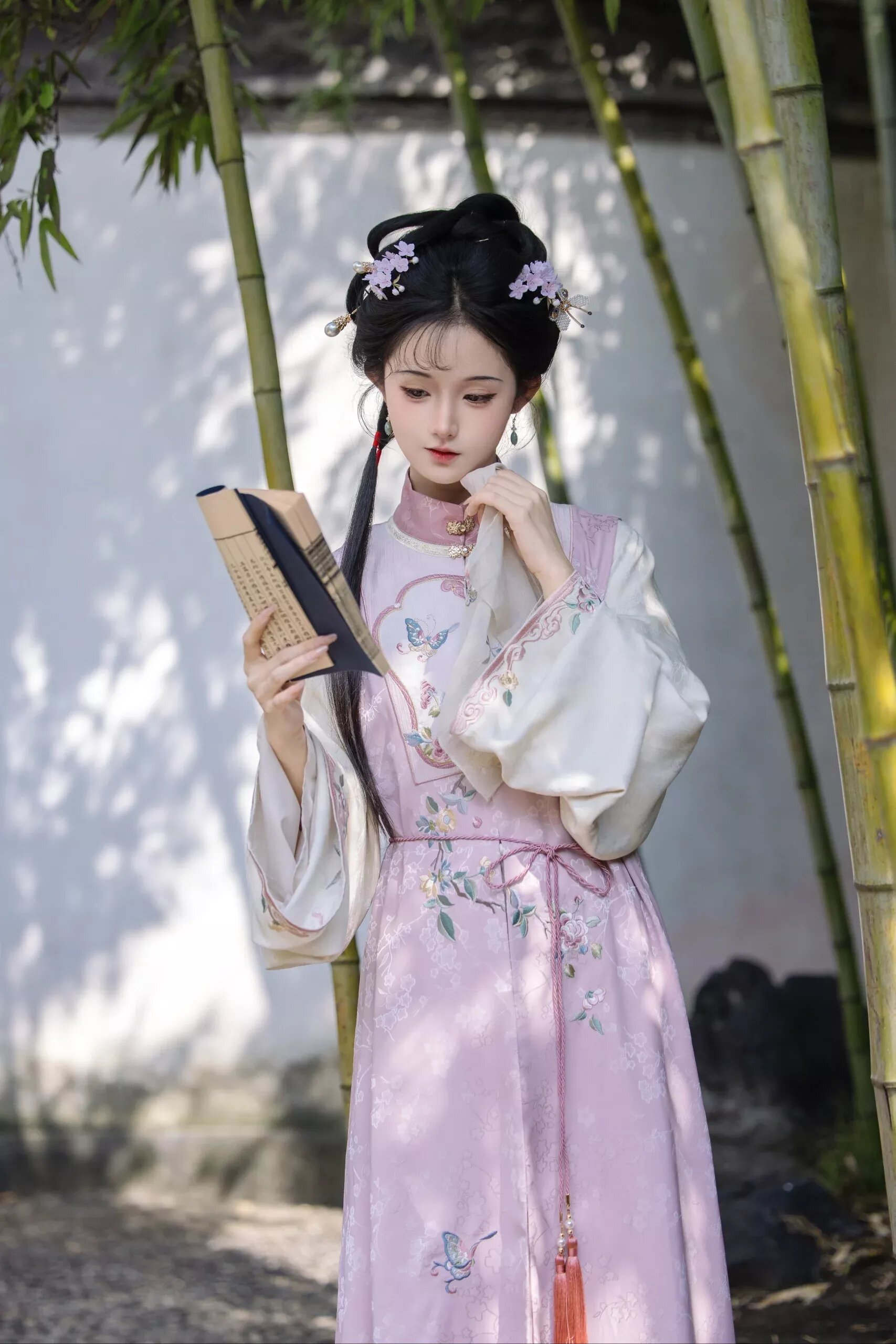 Petite Charm:The New Wave of Qipao for Women Petite Charm:The New Wave of Qipao for Women