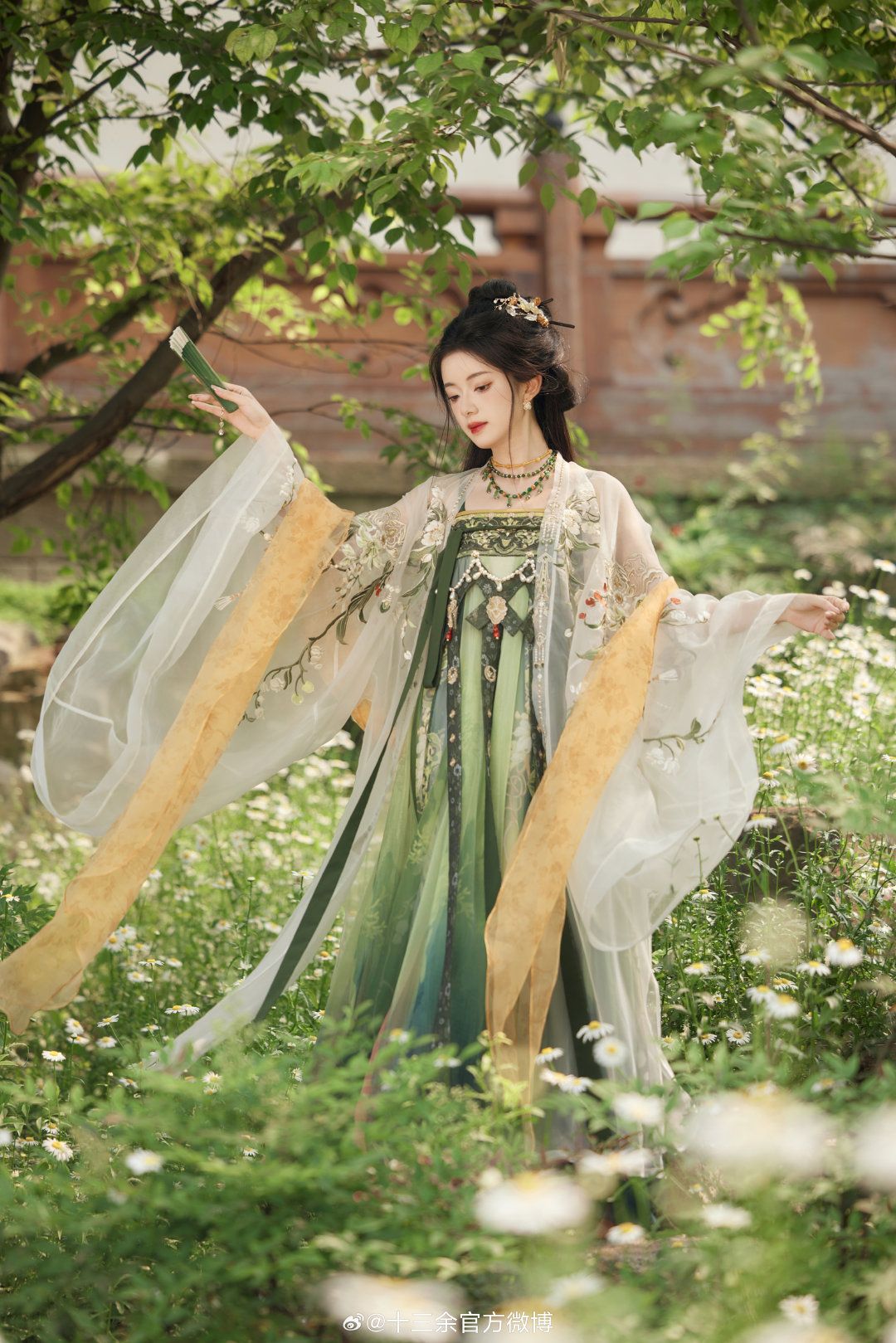 Plus Size Winter Hanfu Overcoat for Women:A Guide to Traditional Elegance Plus Size Winter Hanfu Overcoat for Women:A Guide to Traditional Elegance