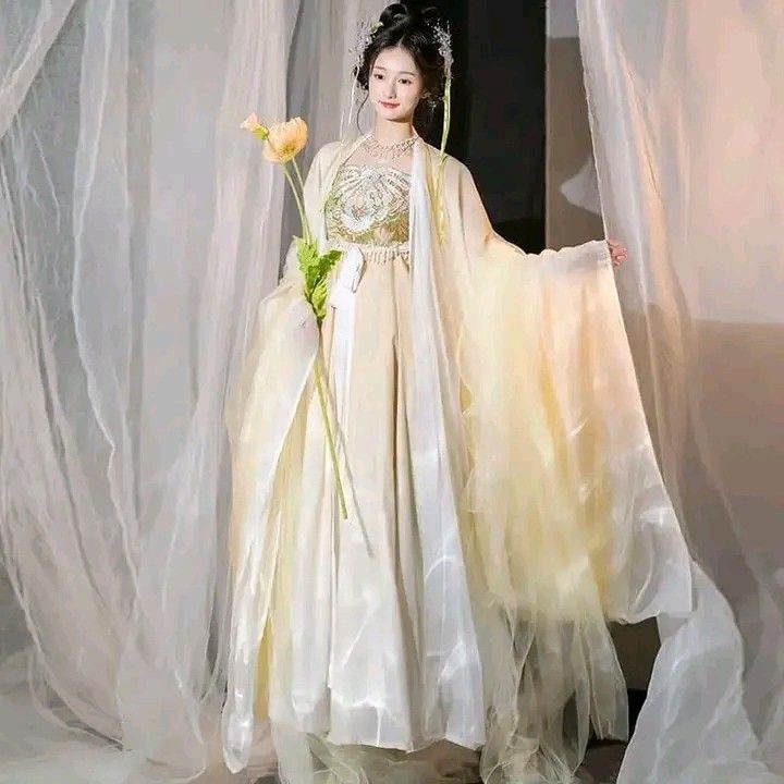 Neo-Chinese Styling:The Evolution of Traditional Hanfu Clothing into Modern Fashion Neo-Chinese Styling:The Evolution of Traditional Hanfu Clothing into Modern Fashion