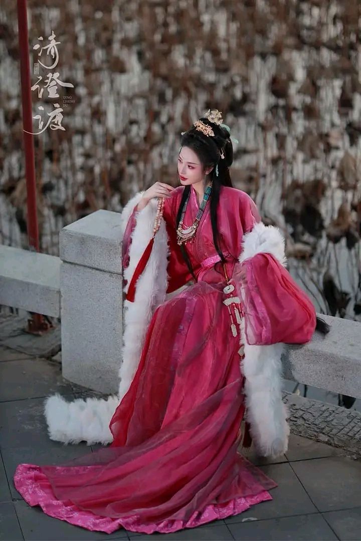 Elegant Qipao:Embodying the Essence of Grace and Class in Traditional Chinese Fashion Elegant Qipao:Embodying the Essence of Grace and Class in Traditional Chinese Fashion