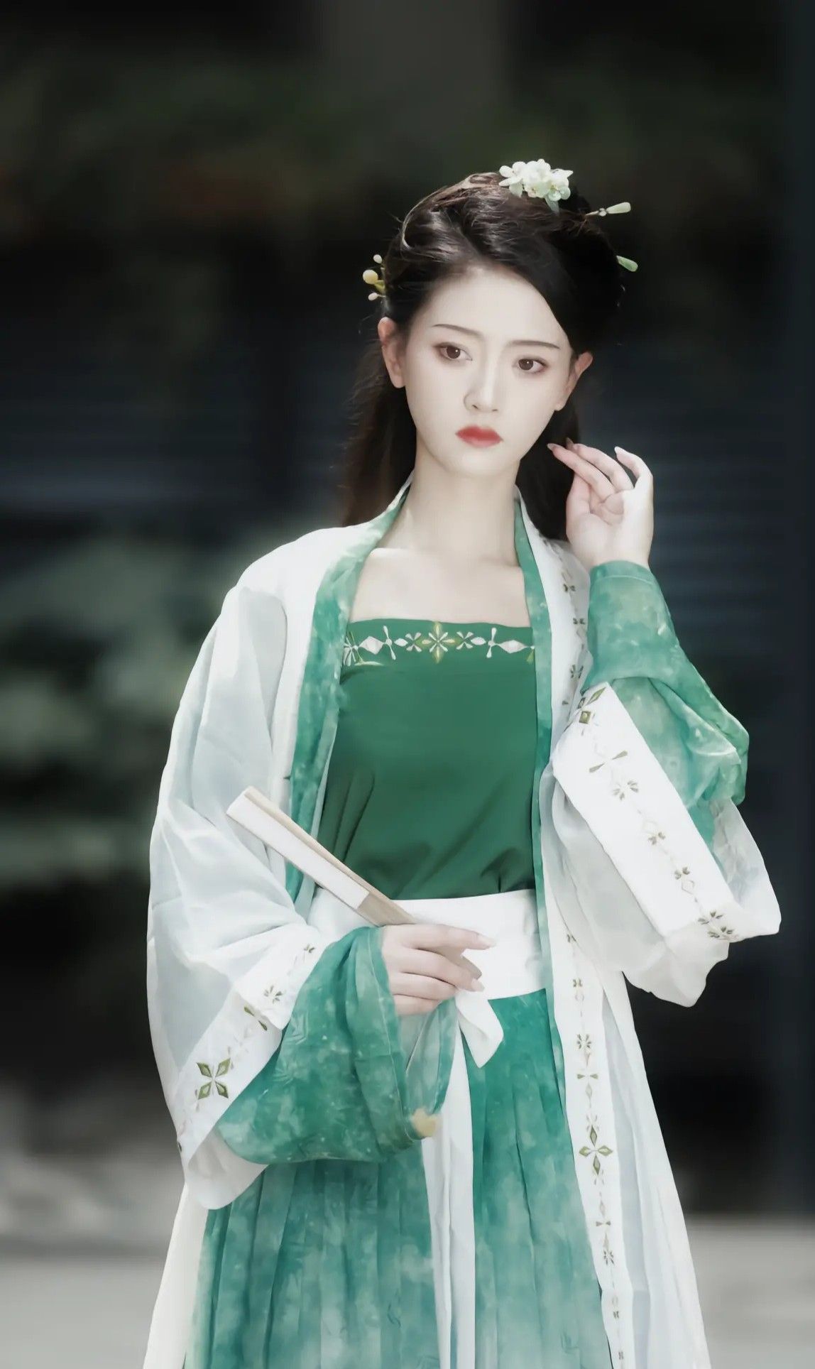 Embracing the Full-Figure Cheongsam:The Revival of Plus-Size Dao Da Xiu Qipao Embracing the Full-Figure Cheongsam:The Revival of Plus-Size Dao Da Xiu Qipao