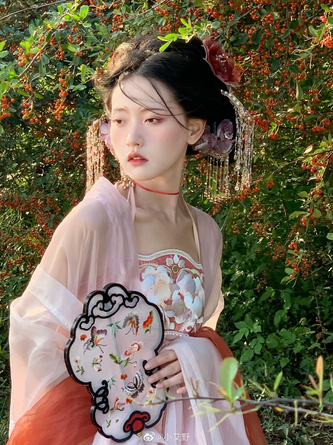 The Revival of Hanfu Culture:The Symbolic Umbrella as a Key Accessory The Revival of Hanfu Culture:The Symbolic Umbrella as a Key Accessory