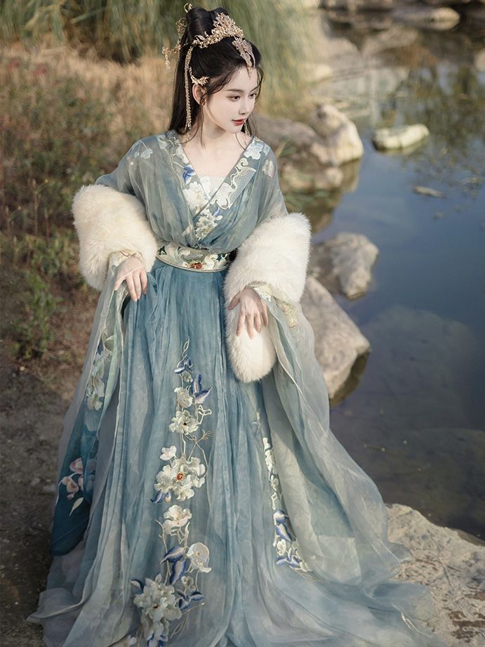 Winter Childrens Cheongsam:A Traditional Style for the Cold Season Winter Childrens Cheongsam:A Traditional Style for the Cold Season