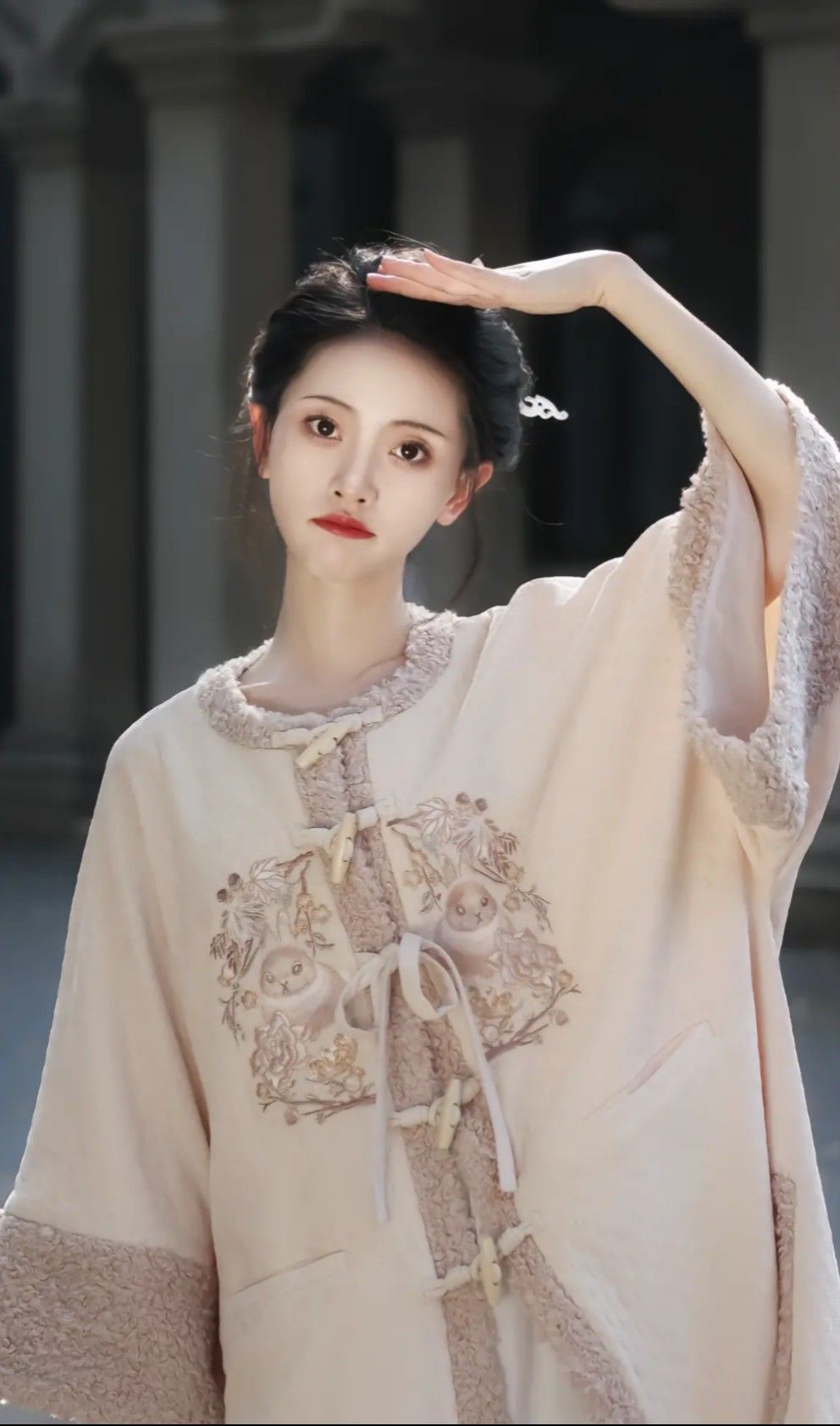 Red Cheongsam:The Splendor of Silk and Cultural Elegance Red Cheongsam:The Splendor of Silk and Cultural Elegance