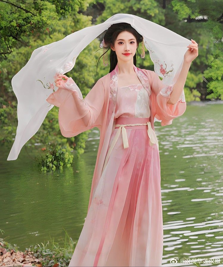 Winter New Years Celebration:A Tale of the Beautiful Hanfu Dress for Little Girls Winter New Years Celebration:A Tale of the Beautiful Hanfu Dress for Little Girls