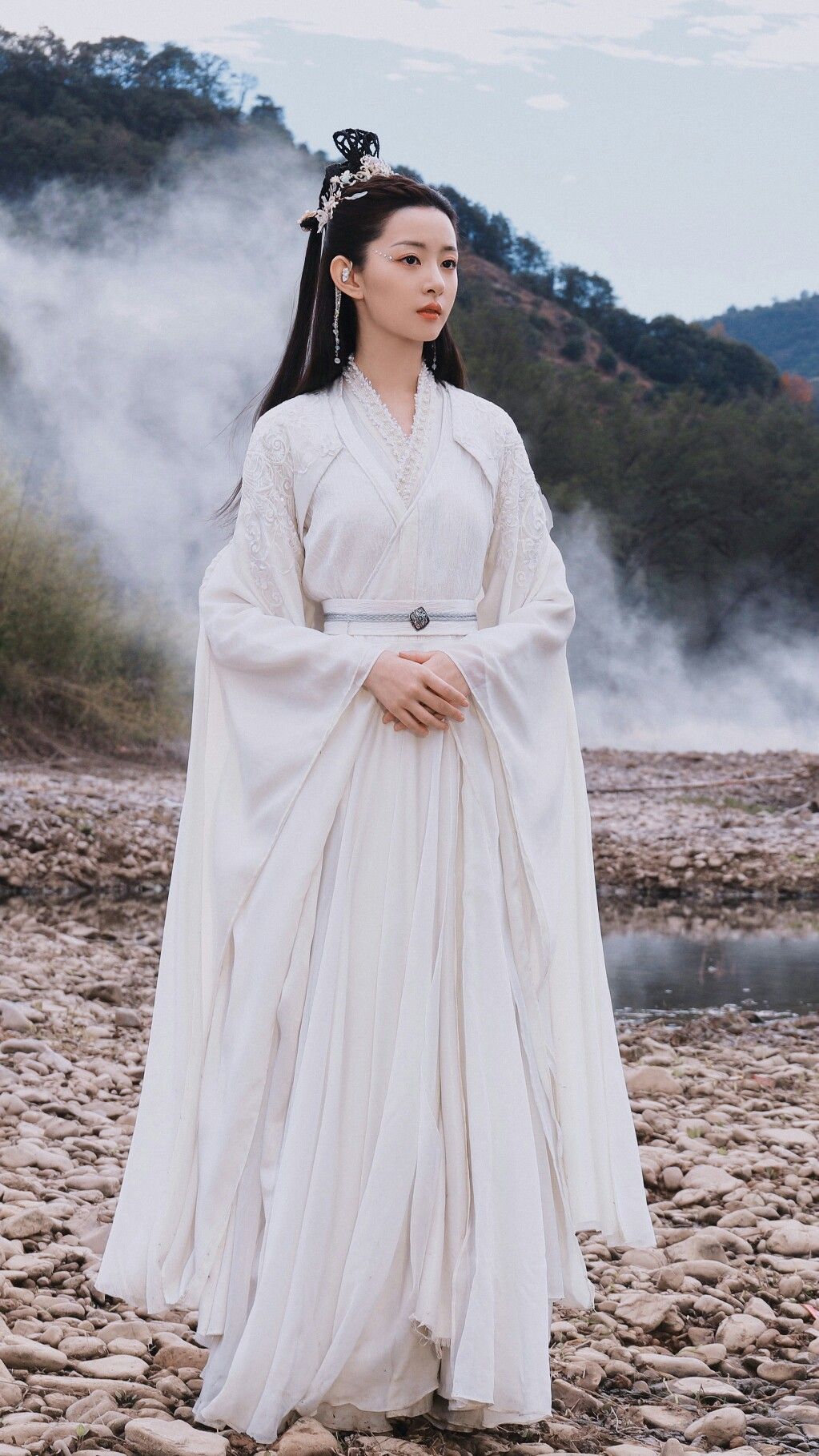 The Elegance of a Hanfu Bride in Traditional Chinese Wedding Ceremony The Elegance of a Hanfu Bride in Traditional Chinese Wedding Ceremony