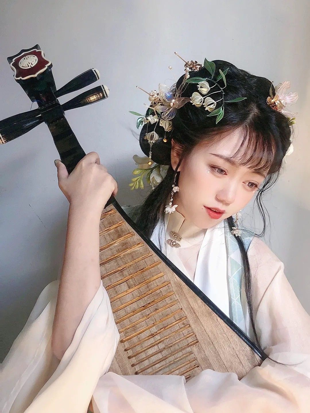 Vintage Cheongsam Headdresses:A Journey into the Classic Beauty of the Chinese Republic Era Vintage Cheongsam Headdresses:A Journey into the Classic Beauty of the Chinese Republic Era