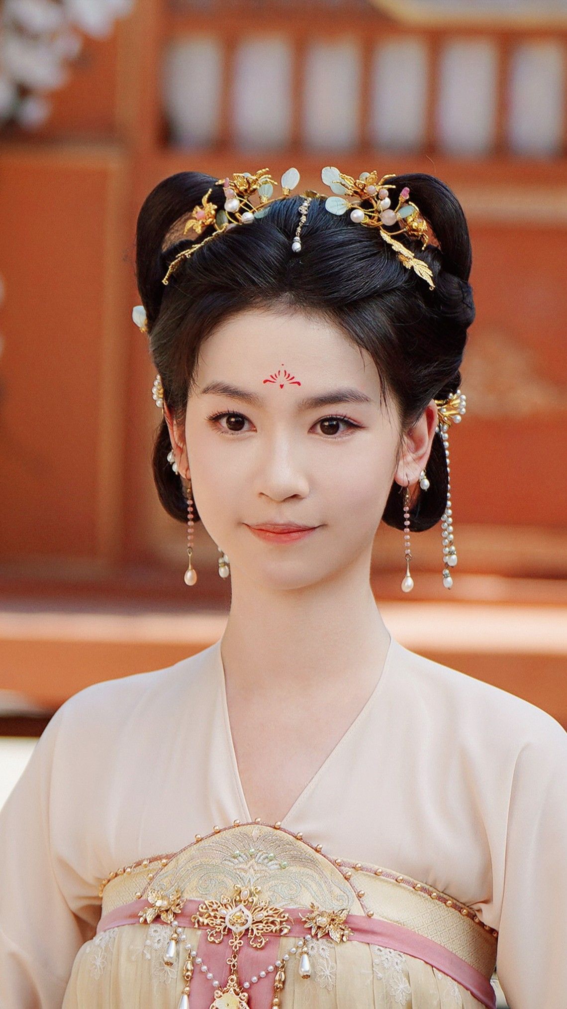 Hanfu Dreams:Journey Back to the Splendor of the Tang Dynasty Hanfu Dreams:Journey Back to the Splendor of the Tang Dynasty