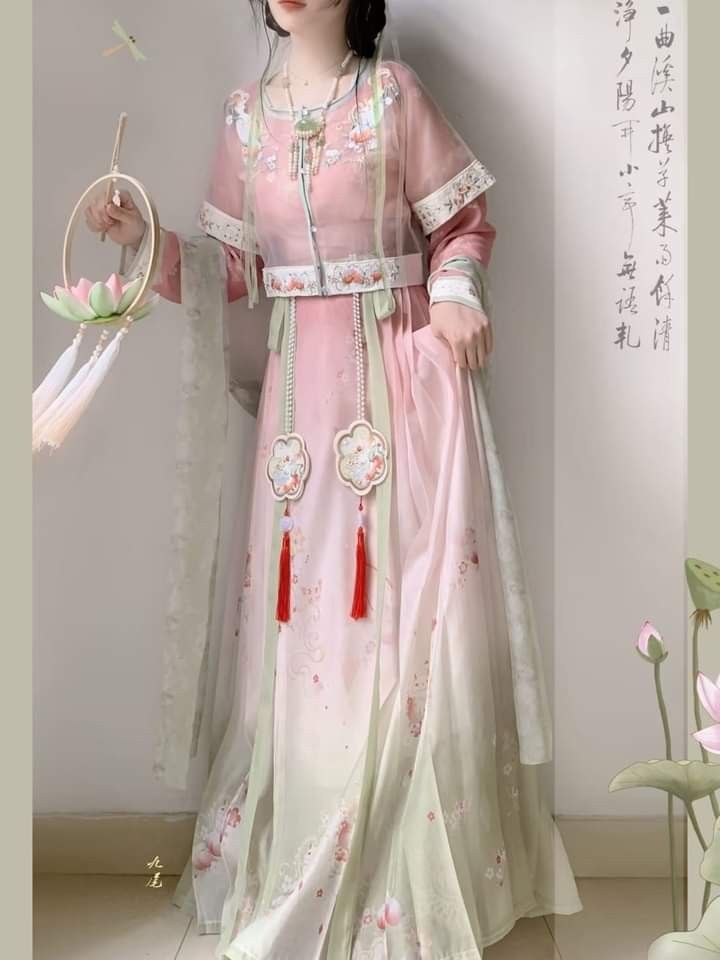 Red Neo-Chinese Cheongsam Embracing the Curves Red Neo-Chinese Cheongsam Embracing the Curves