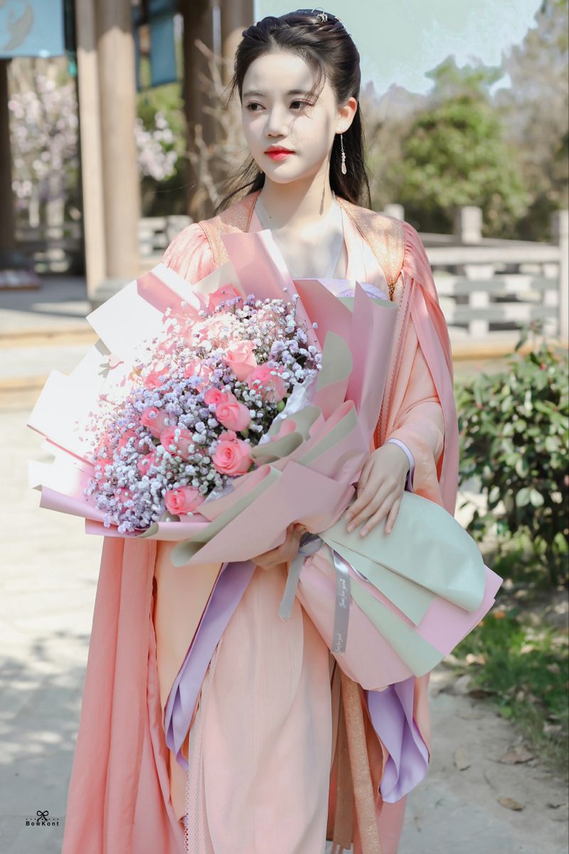 Elegant Summer:The Revival of Ancient Hanfu Fashion for Women Elegant Summer:The Revival of Ancient Hanfu Fashion for Women