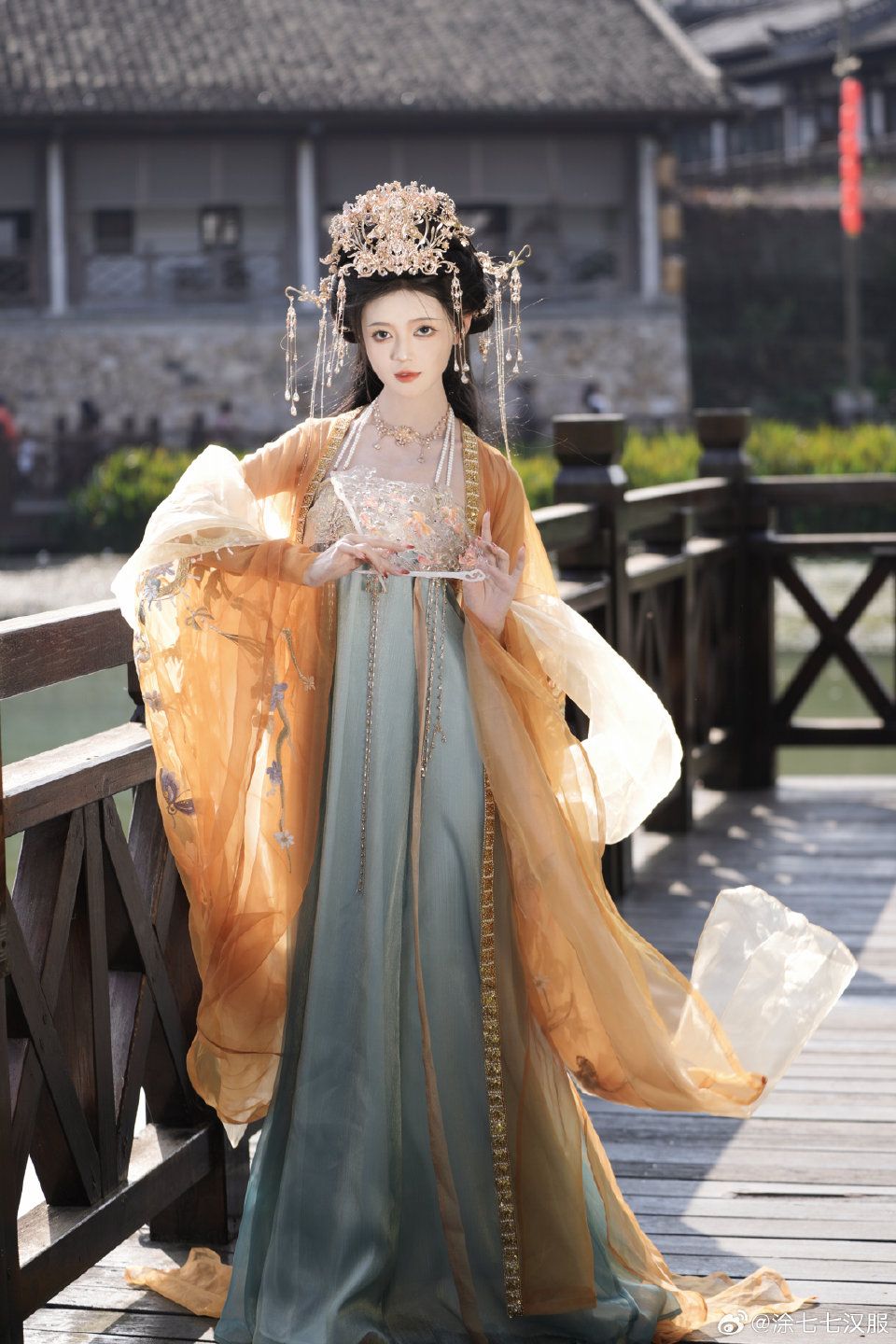 Traditional Chinese-Style Tang Suit Jacket:A Blend of Heritage and Modernity Traditional Chinese-Style Tang Suit Jacket:A Blend of Heritage and Modernity