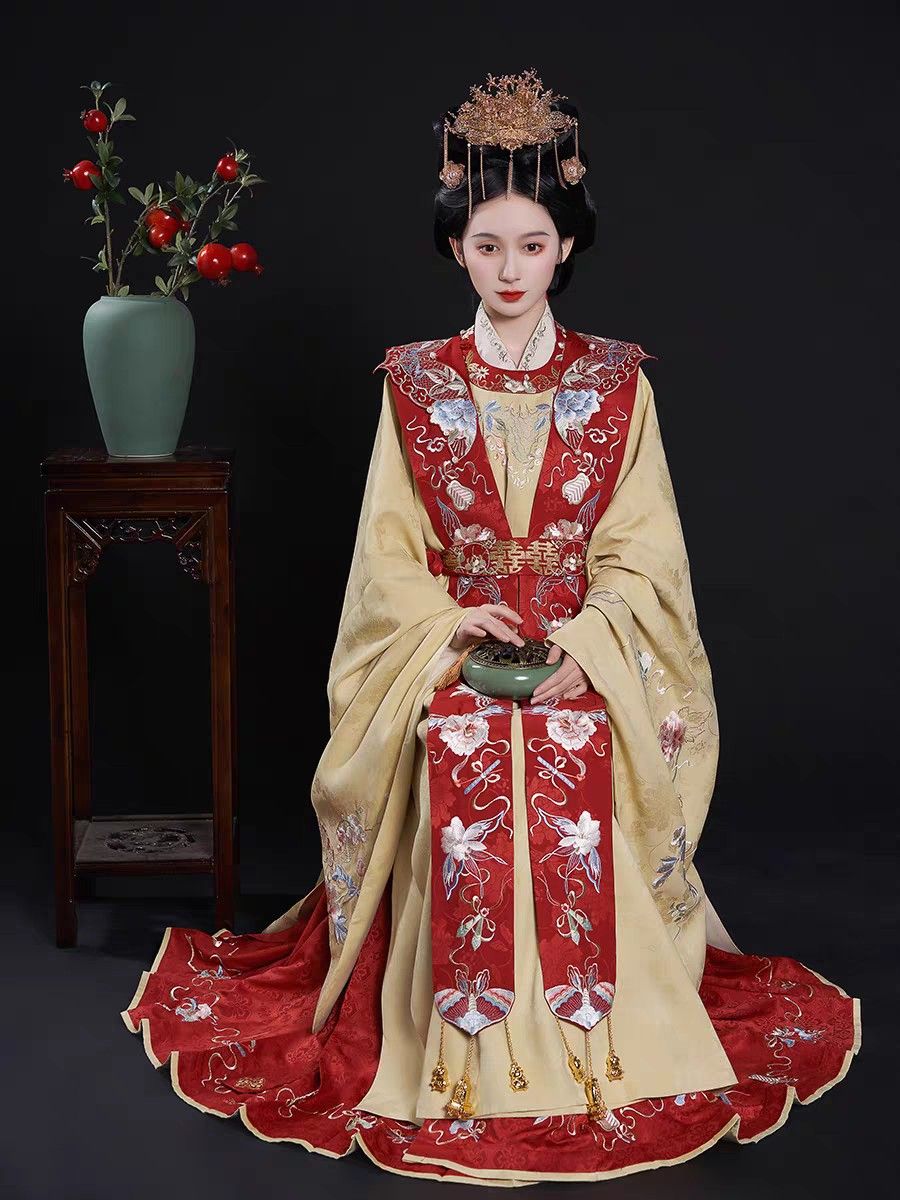 Cheongsam and Skirt Short Set:A Blend of Traditional Elegance and Modern Charm Cheongsam and Skirt Short Set:A Blend of Traditional Elegance and Modern Charm