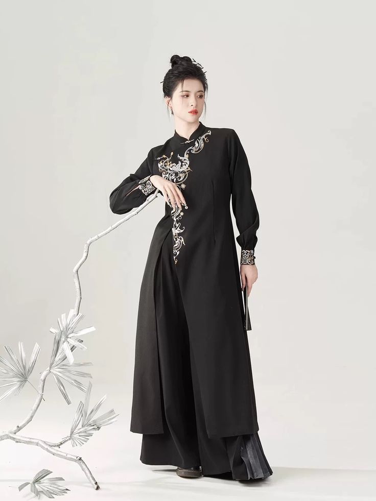 The Equestrian Charm of Horseface Skirt,Hair Ornaments and Ear Cuff Jewelry The Equestrian Charm of Horseface Skirt,Hair Ornaments and Ear Cuff Jewelry