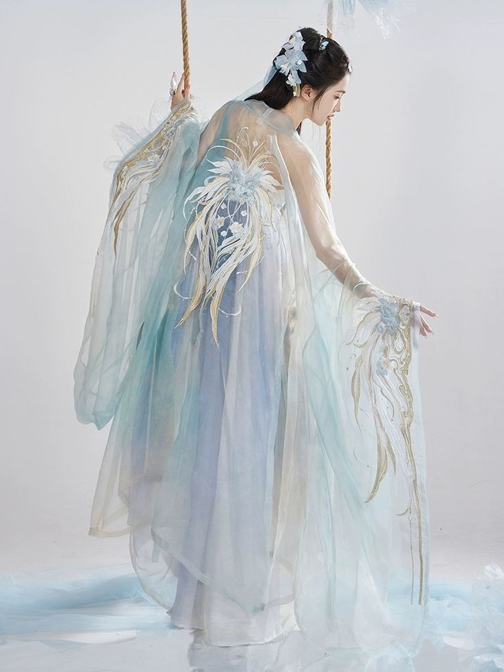Flying with the Phoenix:The Splendor of Hanfu Robes with Trailing Splashes Flying with the Phoenix:The Splendor of Hanfu Robes with Trailing Splashes