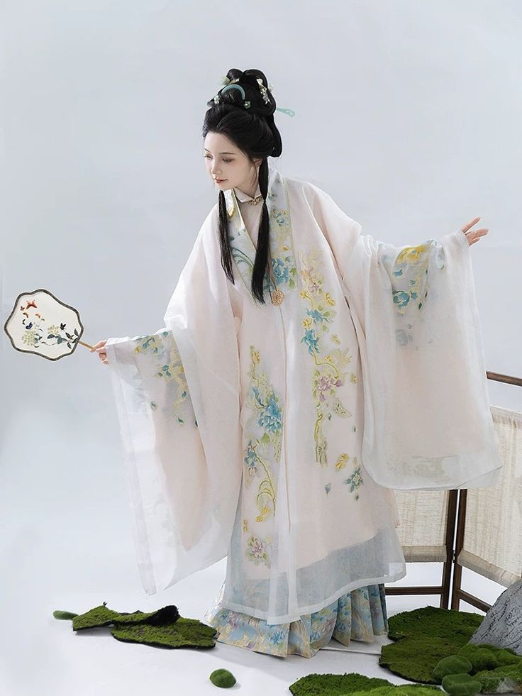 The Rise of Hanfu Fashion for Girls:A Journey into the World of 9-Year-Old Hanfu Wearers The Rise of Hanfu Fashion for Girls:A Journey into the World of 9-Year-Old Hanfu Wearers