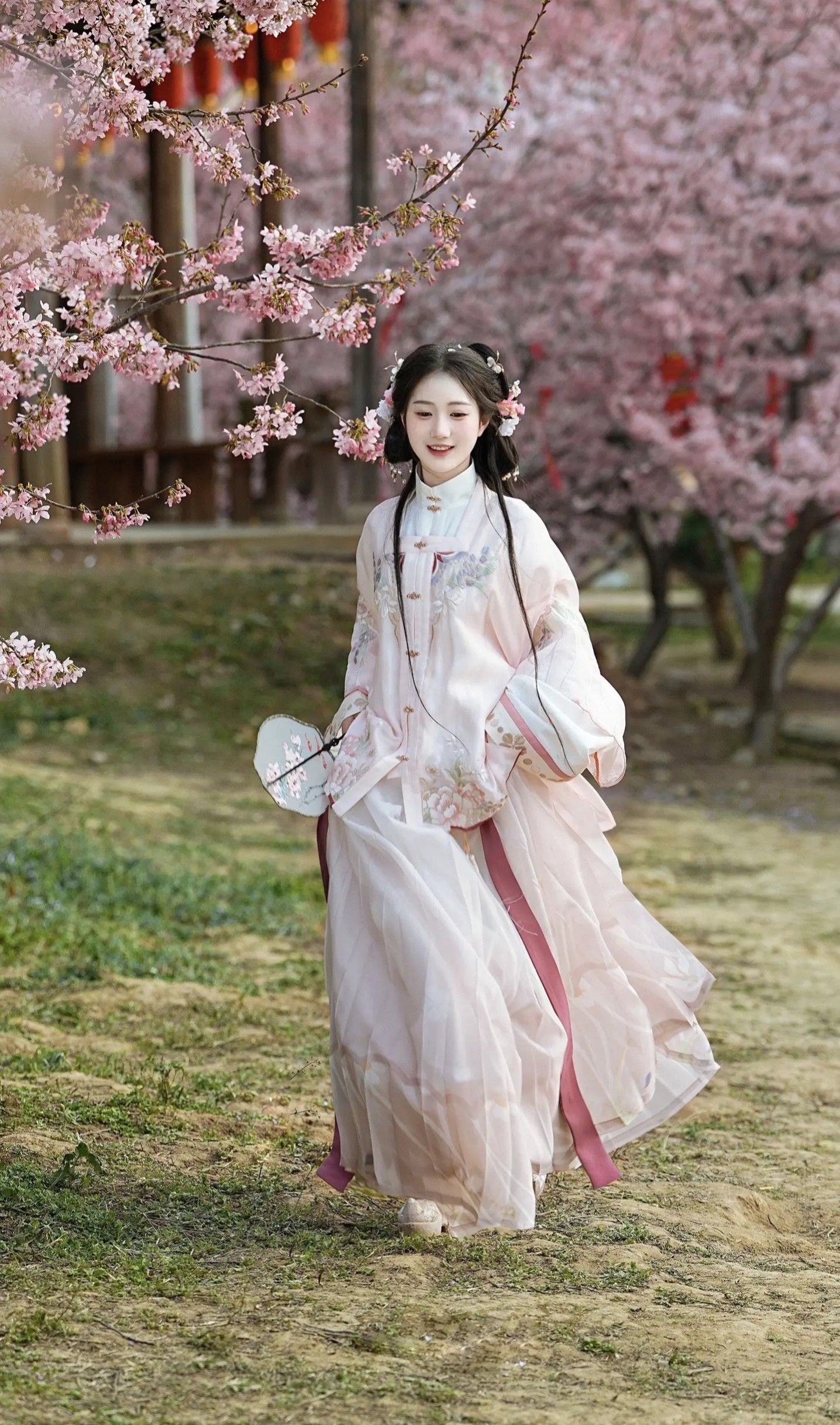 The Classic Dance of Cheongsam:Embodying the Essence of Traditional Chinese Beauty The Classic Dance of Cheongsam:Embodying the Essence of Traditional Chinese Beauty
