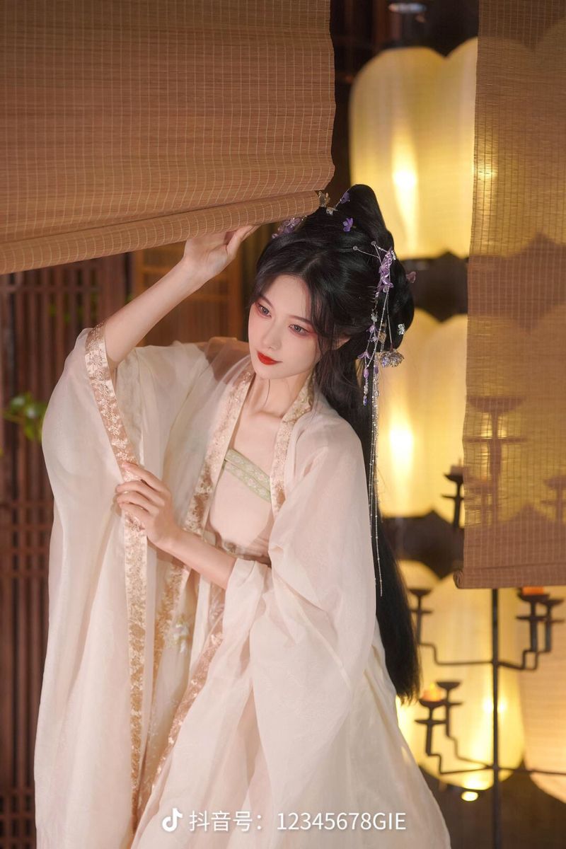 The Elegance of Ink Blue Cheongsam:A Cultural Icon of Chinese Traditional Beauty