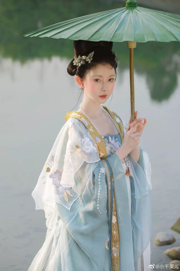 The Enchantment of Jade-Veined Hanfu:Unraveling the Mystery of Traditional Chinese Elegance