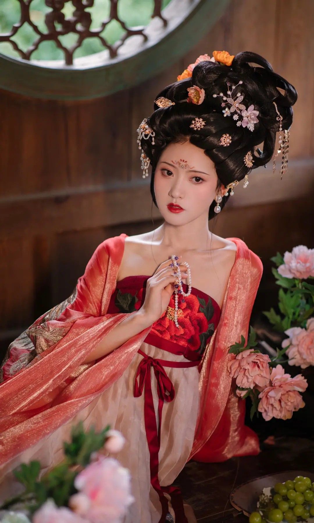 Reimagining Hanfu Fashion:An Innovative Version of Song-Style Hanfu Reimagining Hanfu Fashion:An Innovative Version of Song-Style Hanfu