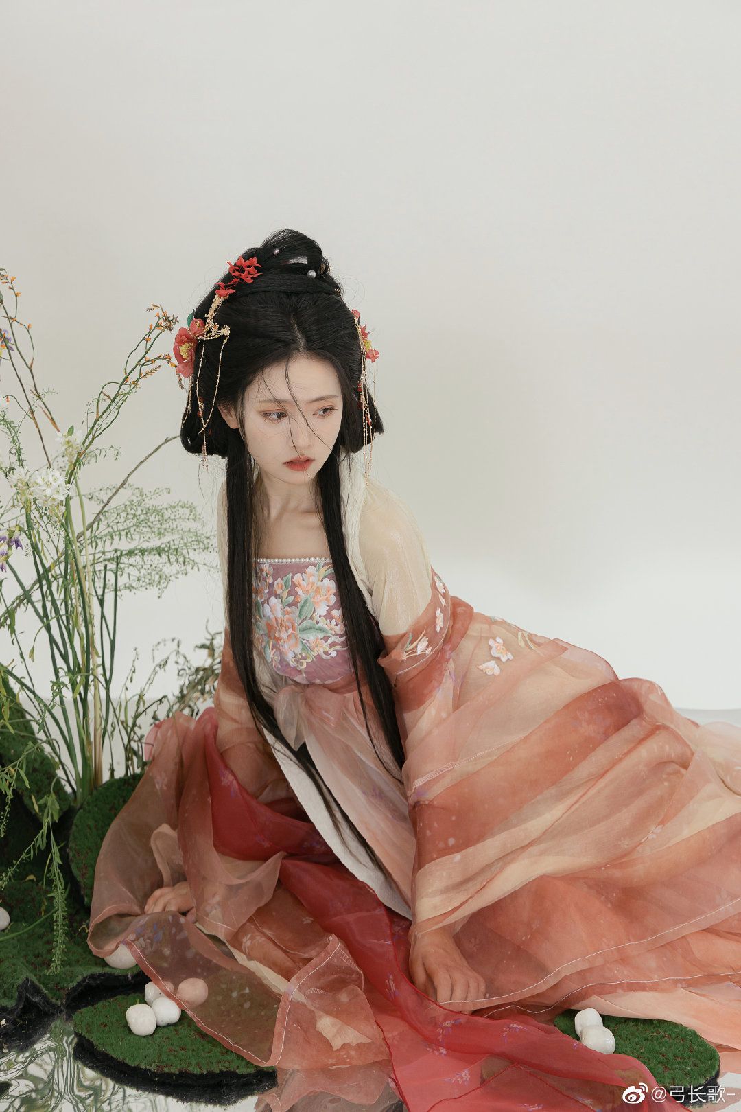 The Charm of a Brides Horseface Skirt for Petite Figures The Charm of a Brides Horseface Skirt for Petite Figures