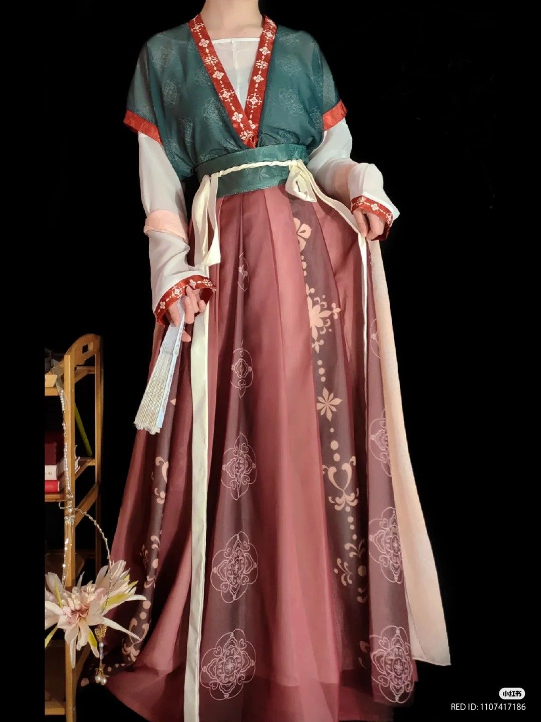 Hanfu in Tang Dynasty:A Students Perspective on Traditional Chinese Clothing Hanfu in Tang Dynasty:A Students Perspective on Traditional Chinese Clothing