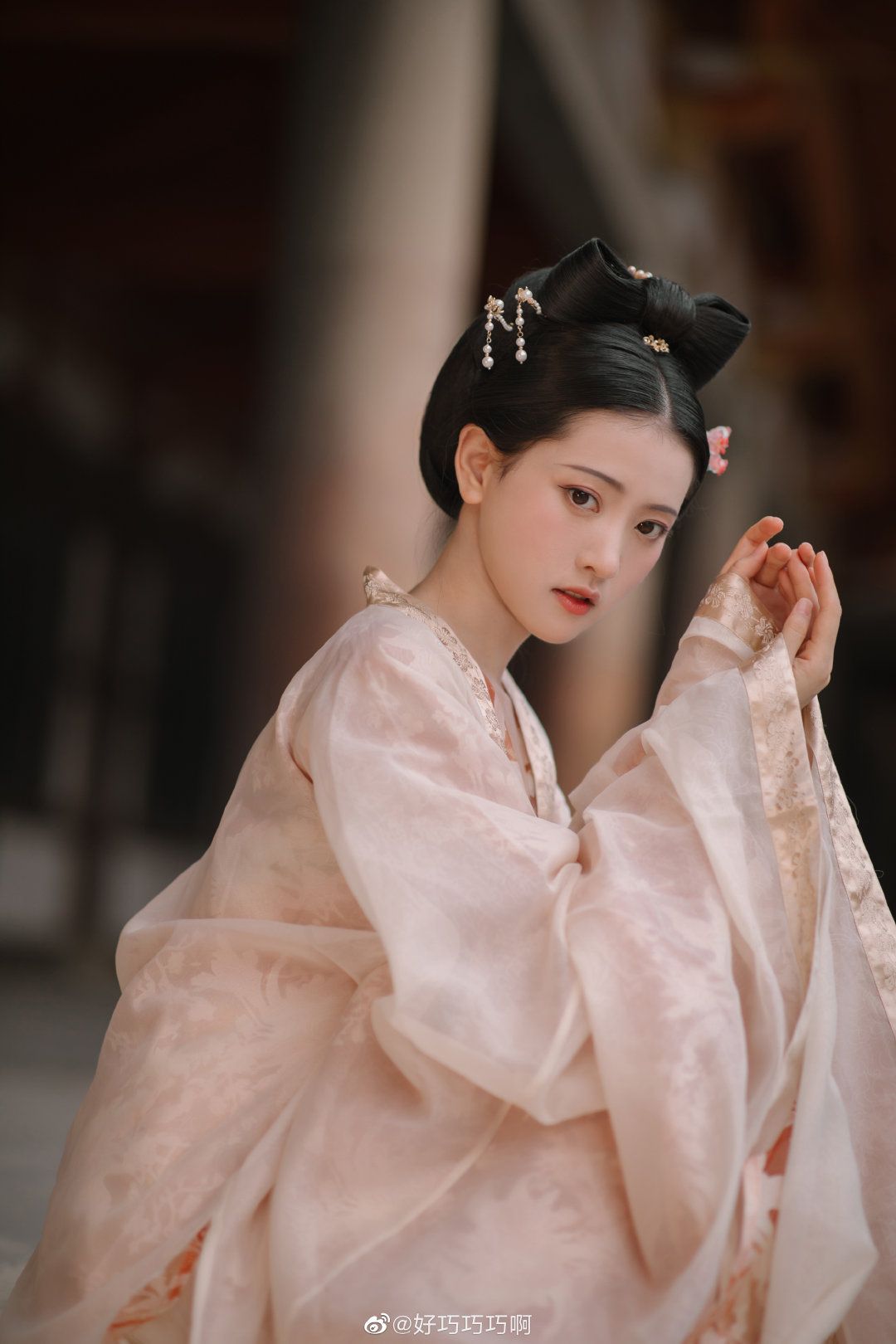 Qipao Maternity Fashion:Embracing the Traditional in Mother-Daughter Style Qipao Maternity Fashion:Embracing the Traditional in Mother-Daughter Style