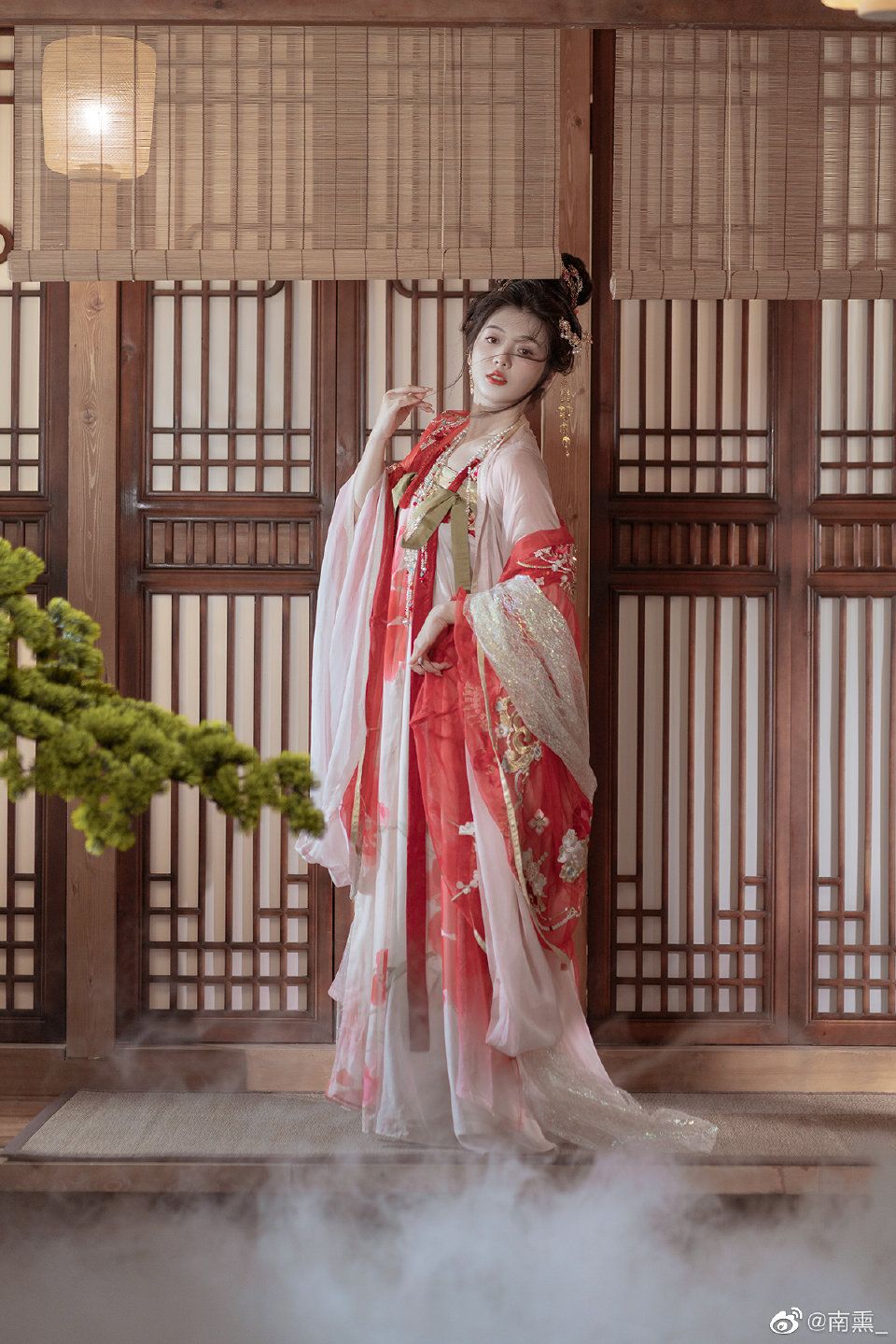 The Splendor of Chinas Landscape in the Cheongsam of the Thousand-Mile Map of the Realm The Splendor of Chinas Landscape in the Cheongsam of the Thousand-Mile Map of the Realm