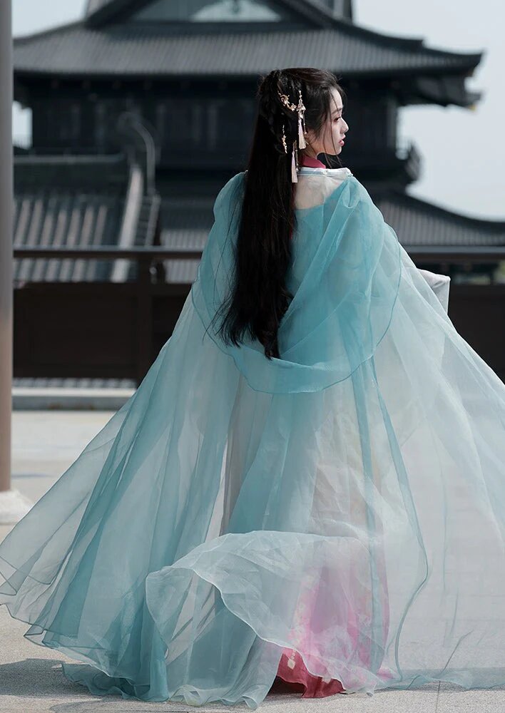 The Enchantment of Mule-Tail Skirt with a Lingerie Belt:Fashion Fusion for a Stylish Look The Enchantment of Mule-Tail Skirt with a Lingerie Belt:Fashion Fusion for a Stylish Look