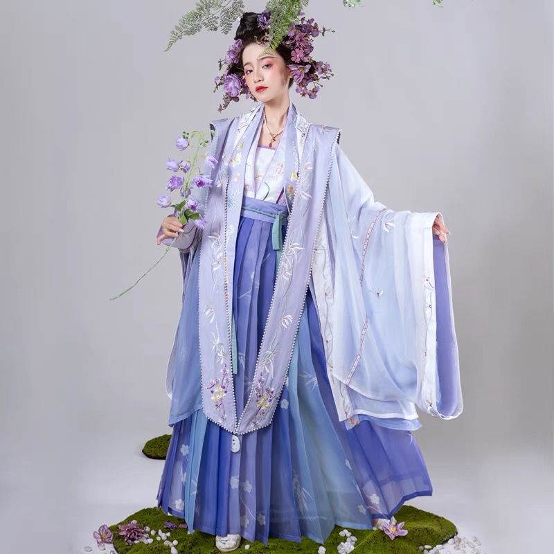 The Charm of Cheongsam Blossom Skirt:A Blend of Traditional Elegance and Modern Glamour The Charm of Cheongsam Blossom Skirt:A Blend of Traditional Elegance and Modern Glamour