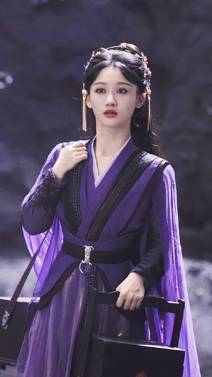 The Splendor of Black-Red Hanfu in the Wei-Jin Era The Splendor of Black-Red Hanfu in the Wei-Jin Era