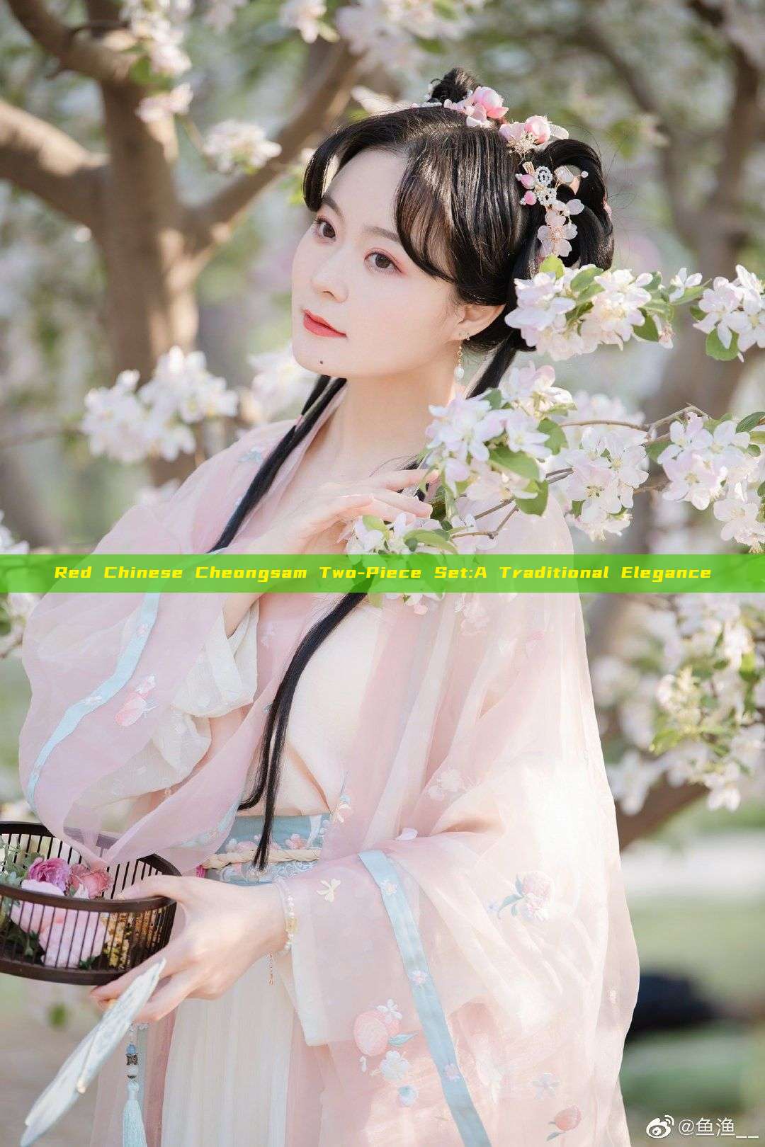 Red Chinese Cheongsam Two-Piece Set:A Traditional Elegance Red Chinese Cheongsam Two-Piece Set:A Traditional Elegance