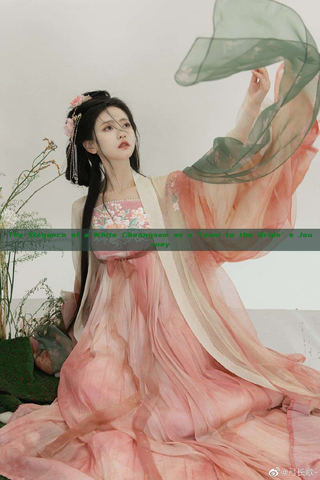 The Elegance of a White Cheongsam as a Toast to the Bride’s Journey The Elegance of a White Cheongsam as a Toast to the Bride’s Journey