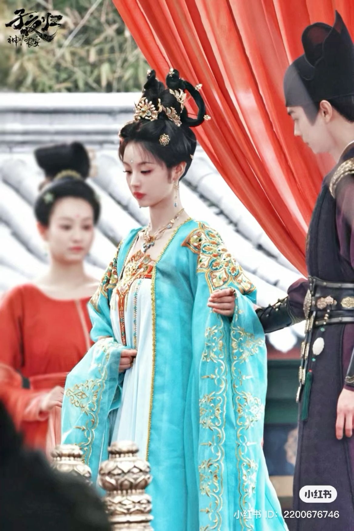 Youthful Vogue:The Rise of Silk Velvet Cheongsam Youthful Vogue:The Rise of Silk Velvet Cheongsam