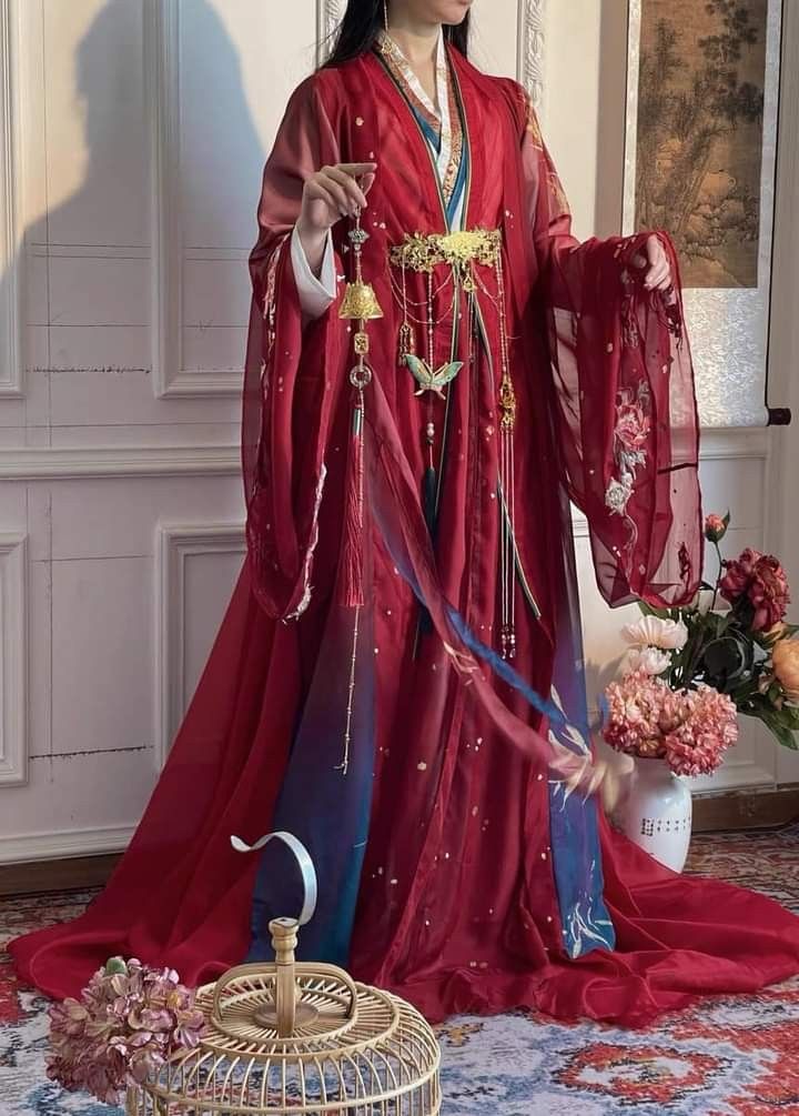 The Elegance of Long Cheongsam with Splits:A Cultural Journey The Elegance of Long Cheongsam with Splits:A Cultural Journey