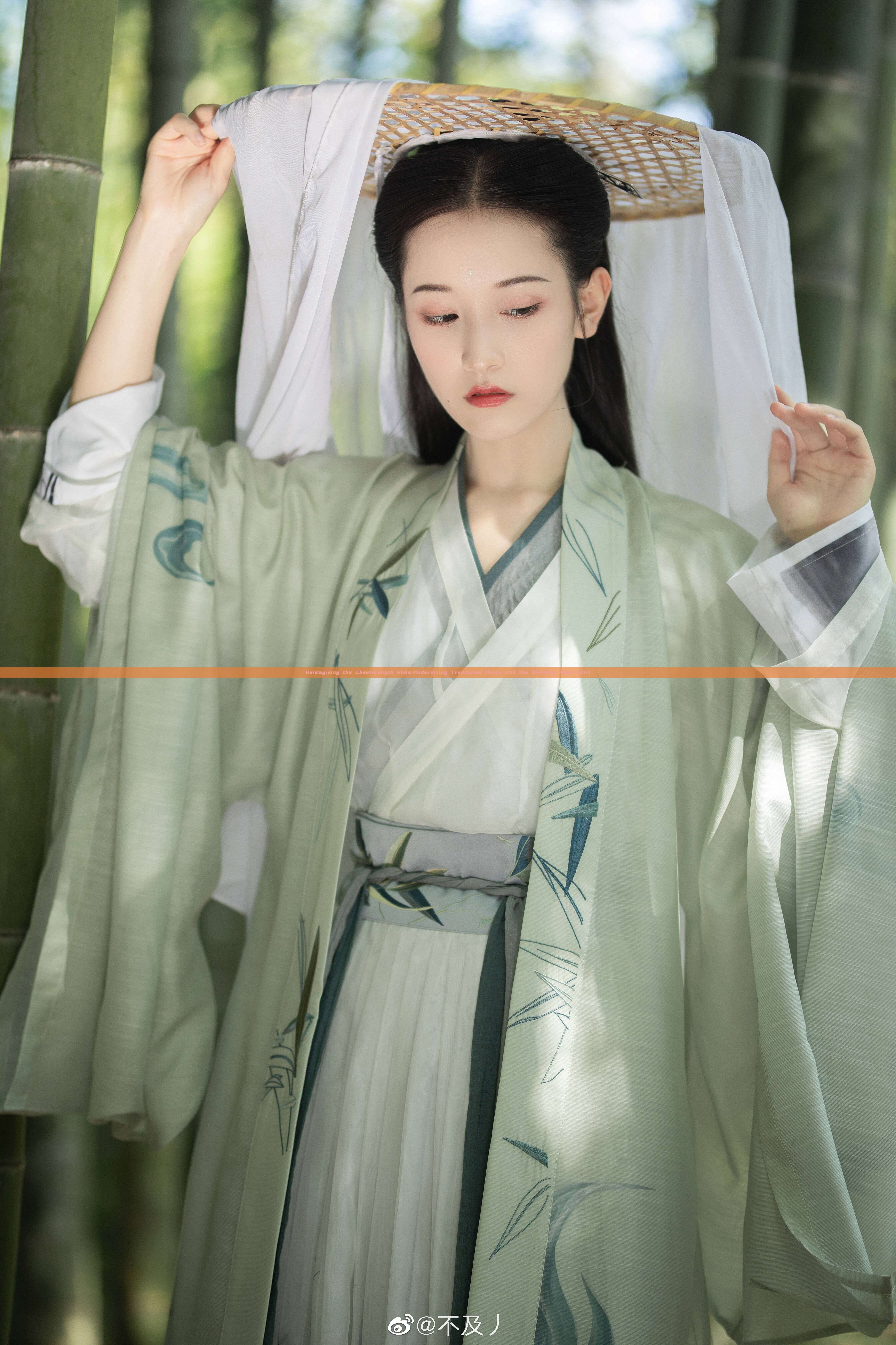 Reimagining the Chest-Length Robe:Modernizing Traditional Hanfu with the Qi-Xiong Robe Skirt Reimagining the Chest-Length Robe:Modernizing Traditional Hanfu with the Qi-Xiong Robe Skirt