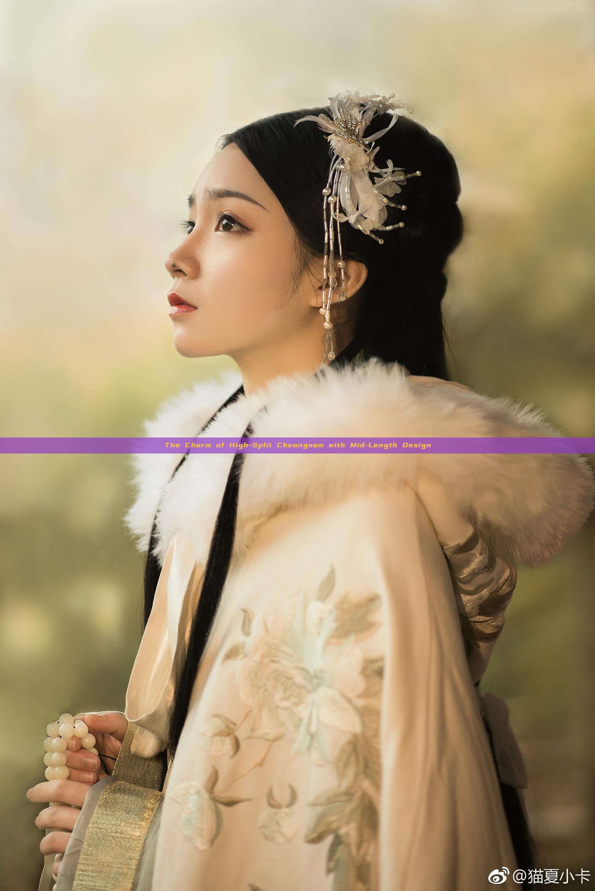 The Charm of High-Split Cheongsam with Mid-Length Design The Charm of High-Split Cheongsam with Mid-Length Design