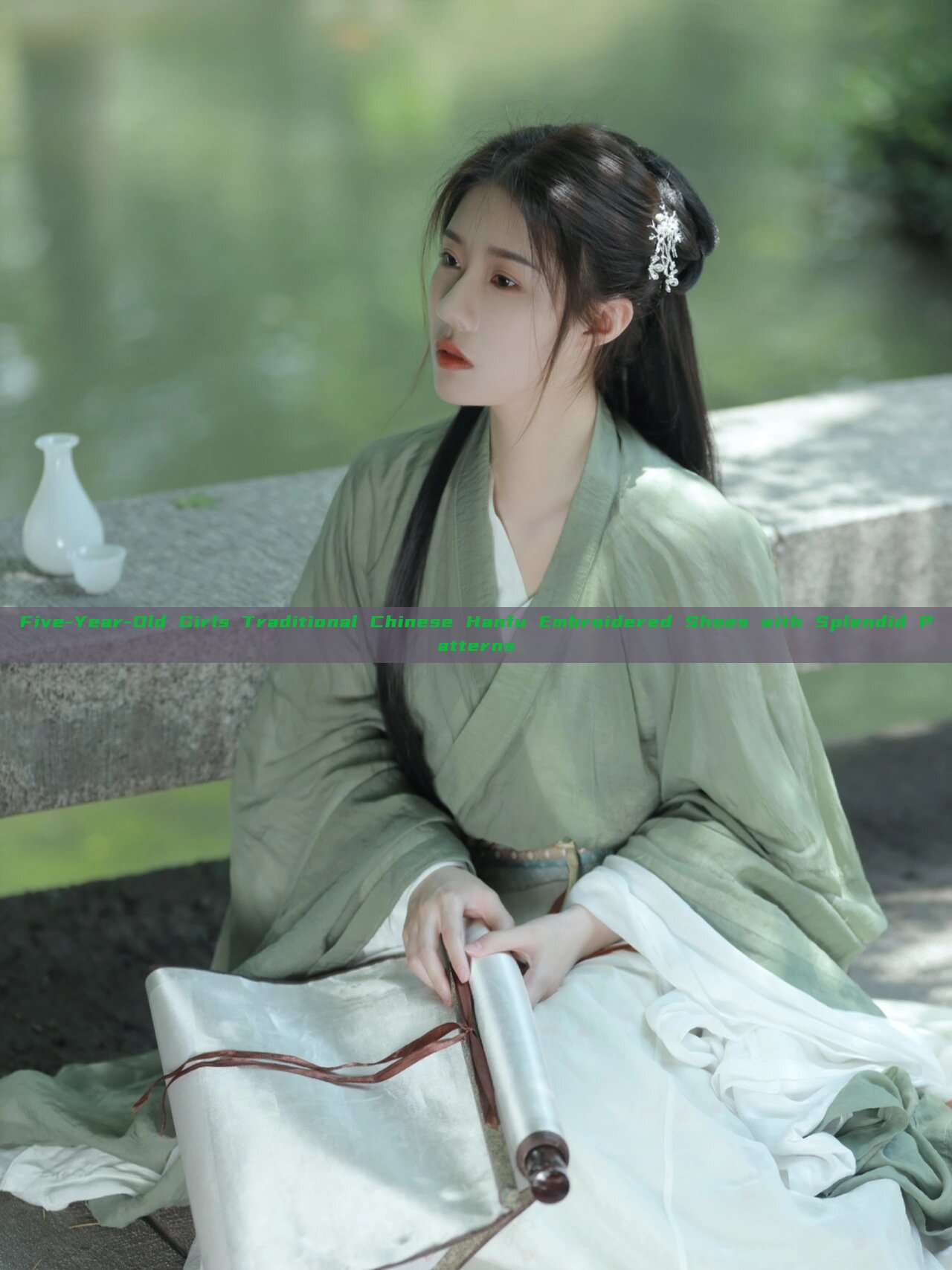 Five-Year-Old Girls Traditional Chinese Hanfu Embroidered Shoes with Splendid Patterns Five-Year-Old Girls Traditional Chinese Hanfu Embroidered Shoes with Splendid Patterns
