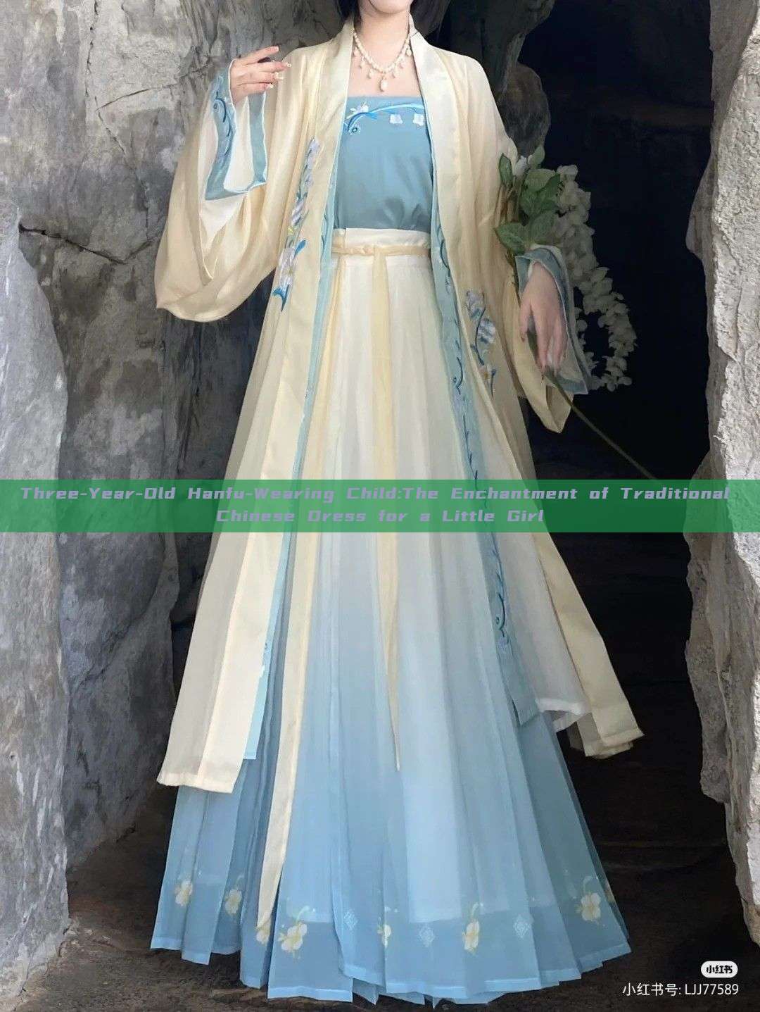 Three-Year-Old Hanfu-Wearing Child:The Enchantment of Traditional Chinese Dress for a Little Girl Three-Year-Old Hanfu-Wearing Child:The Enchantment of Traditional Chinese Dress for a Little Girl