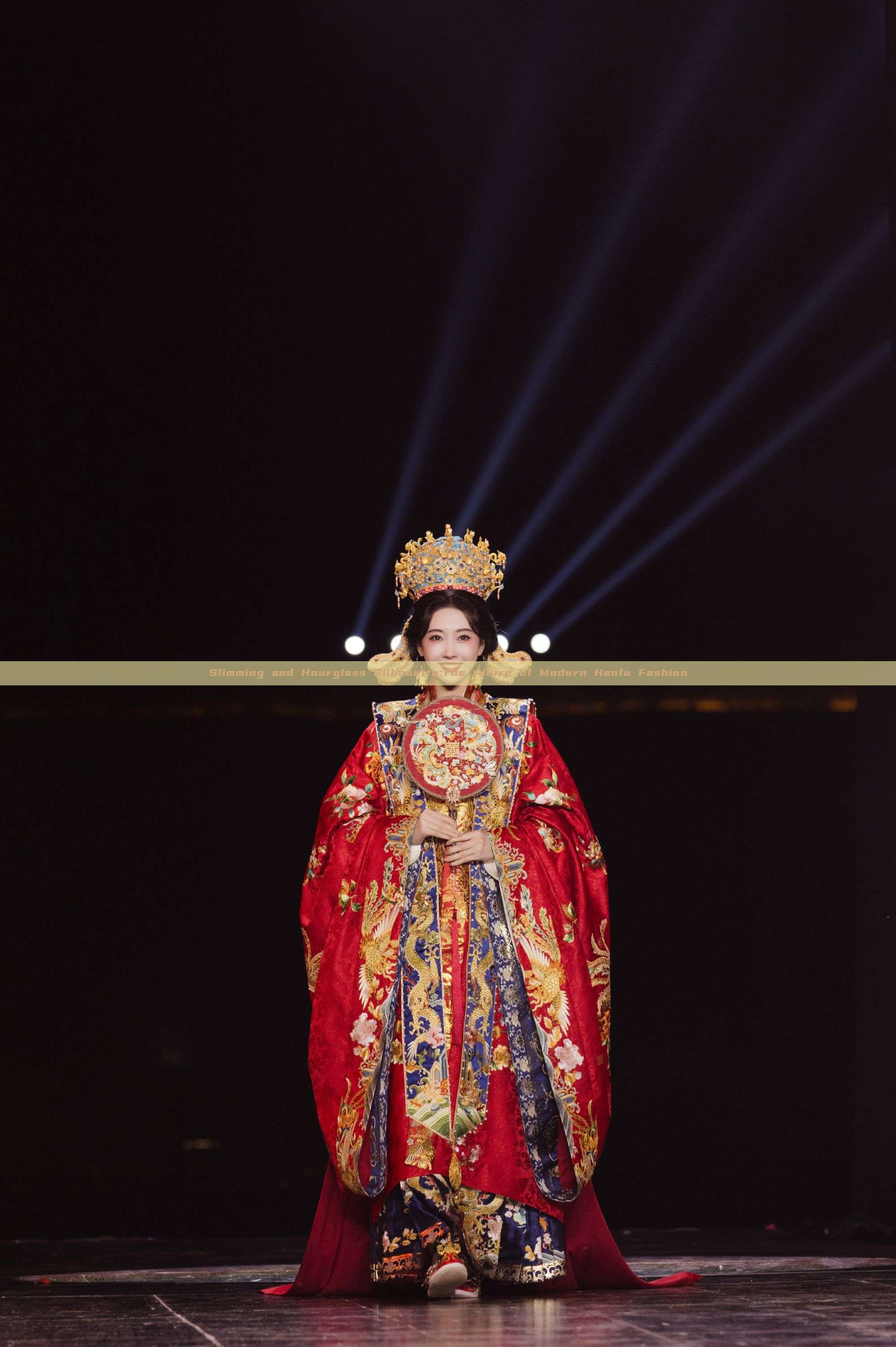 Slimming and Hourglass Silhouette:The Allure of Modern Hanfu Fashion Slimming and Hourglass Silhouette:The Allure of Modern Hanfu Fashion